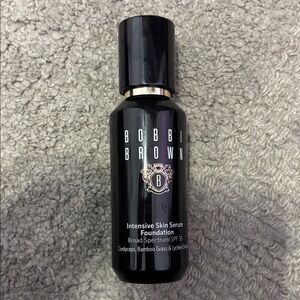 NEW
Bobbi Brown Intensive Skin Serum Foundation
Shade Walnut